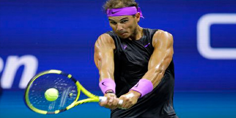 Mẹo Chơi Quần Vợt: Hướng Dẫn Người Mới Chiến Thuật Hiệu Quả 2025 2 Hãy giữ đúng tư thế trên sân